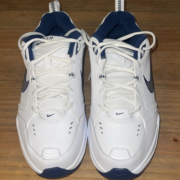 Nike Air Monarch IV Men’s 9.5W 4E white Walking Dad Shoes 416355–102 - Picture 3 of 10